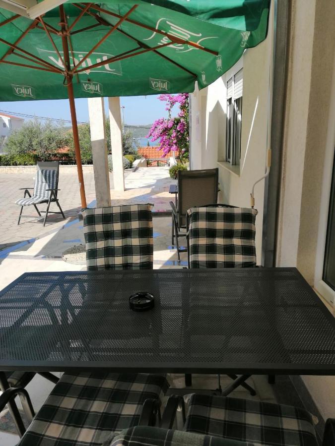 Apartmani Jureta Okrug Gornji Exterior foto
