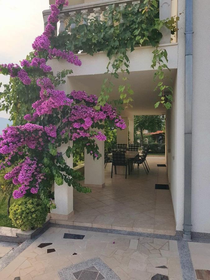 Apartmani Jureta Okrug Gornji Exterior foto