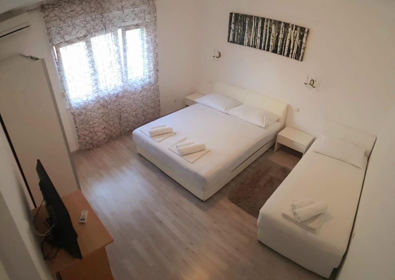 Apartmani Jureta Okrug Gornji Exterior foto
