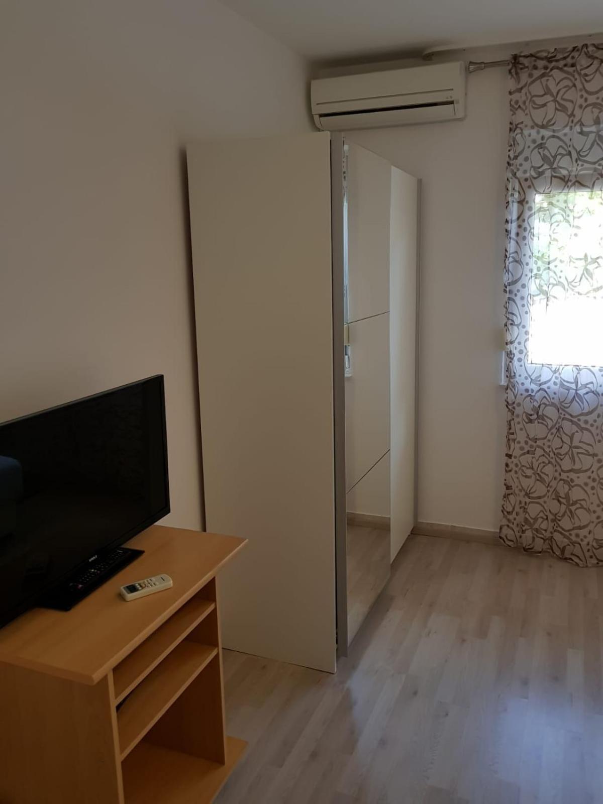 Apartmani Jureta Okrug Gornji Exterior foto