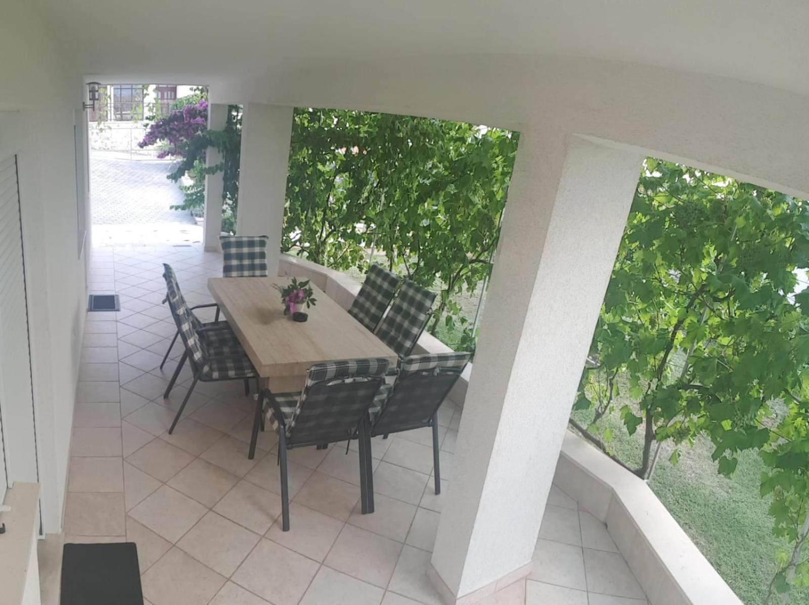 Apartmani Jureta Okrug Gornji Exterior foto
