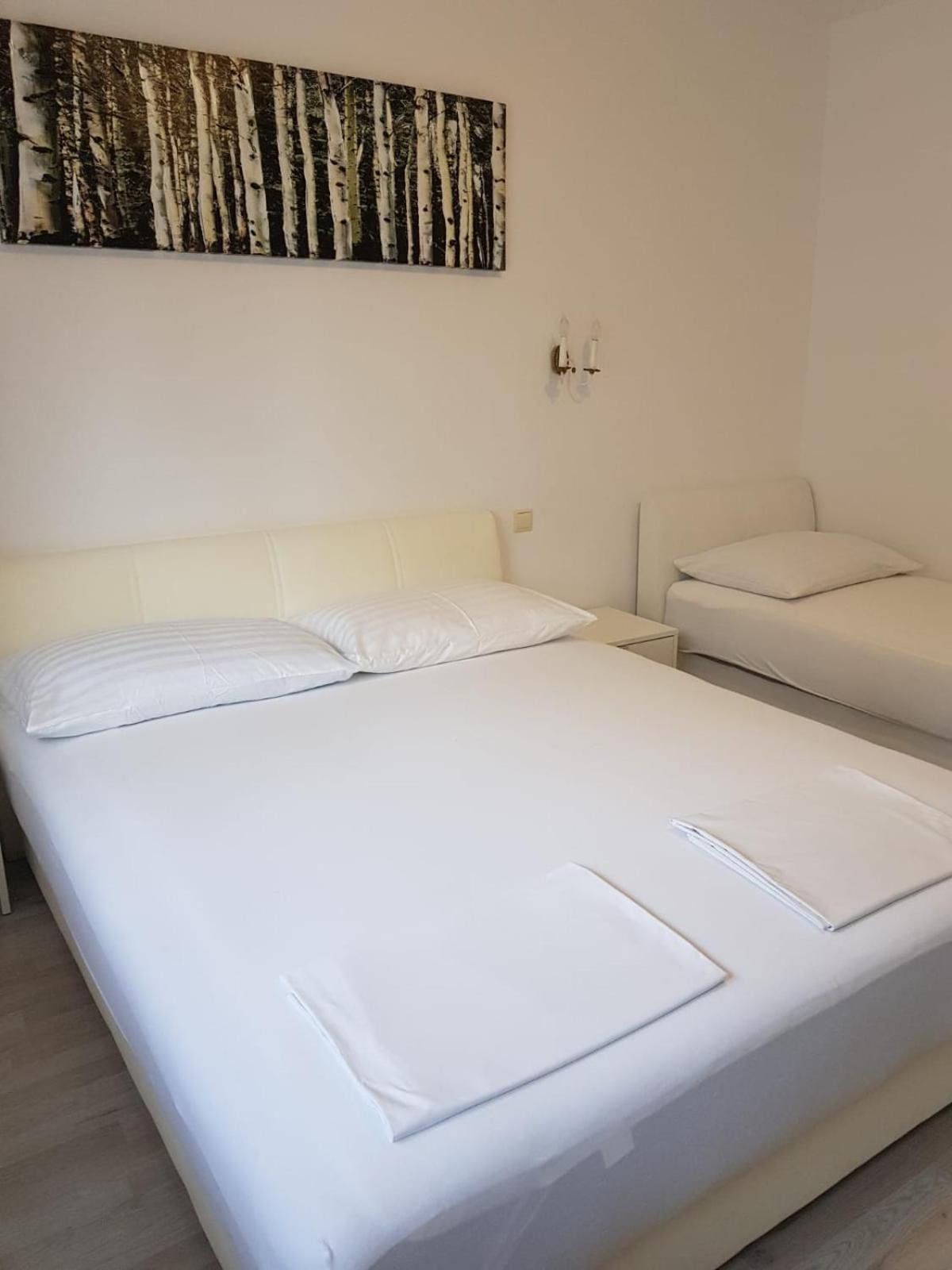 Apartmani Jureta Okrug Gornji Exterior foto