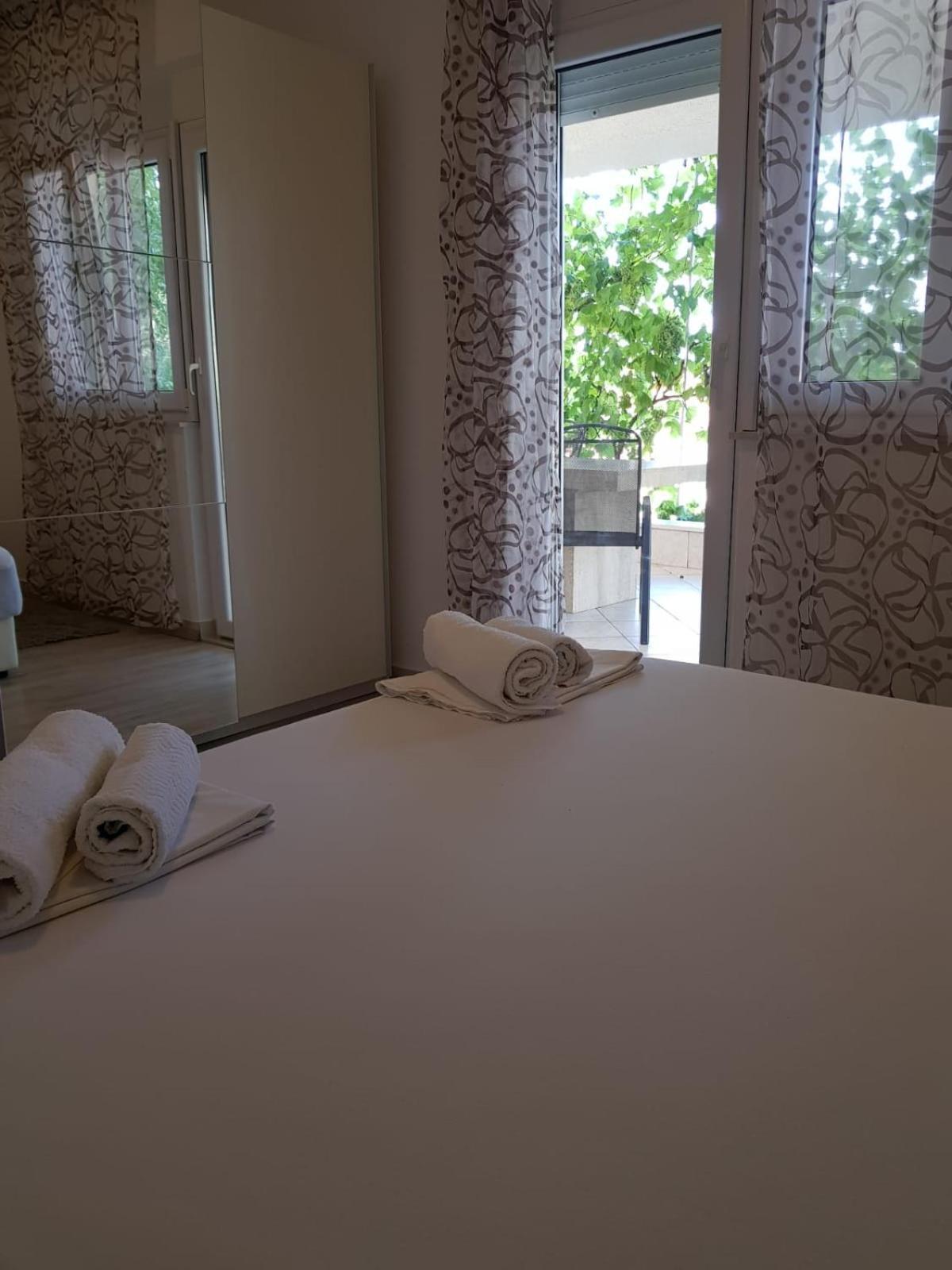 Apartmani Jureta Okrug Gornji Exterior foto