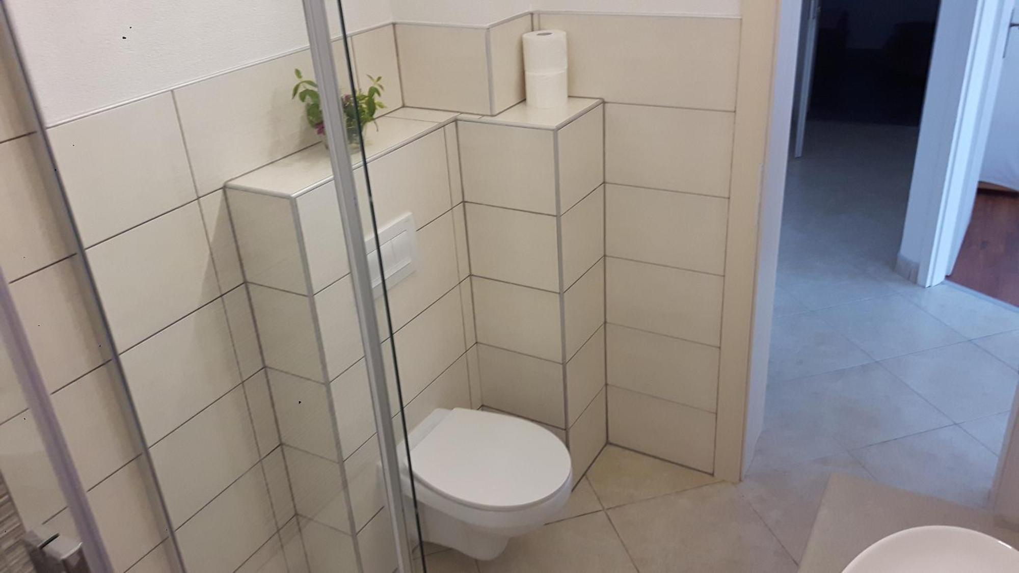 Apartmani Jureta Okrug Gornji Exterior foto