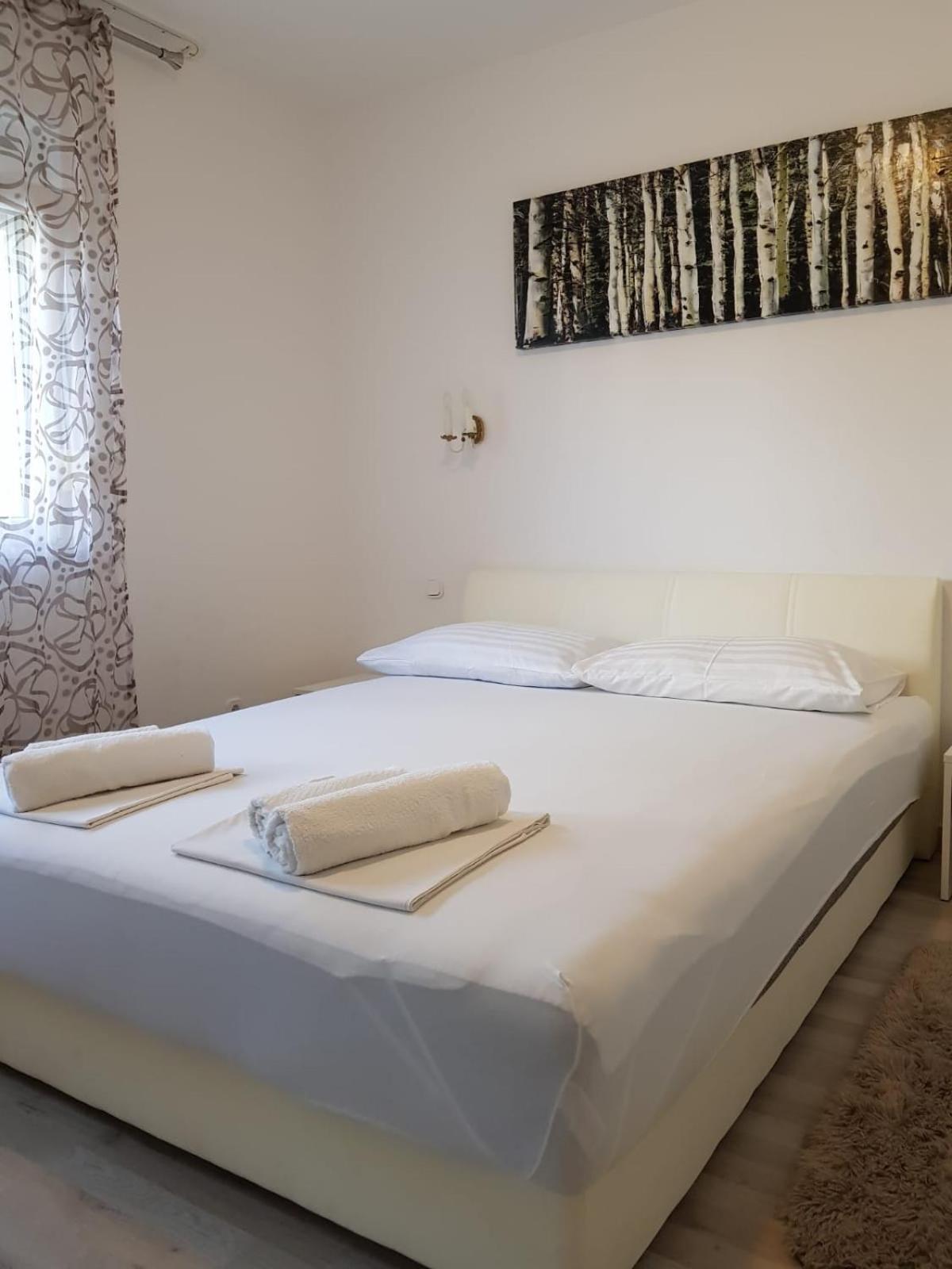 Apartmani Jureta Okrug Gornji Exterior foto