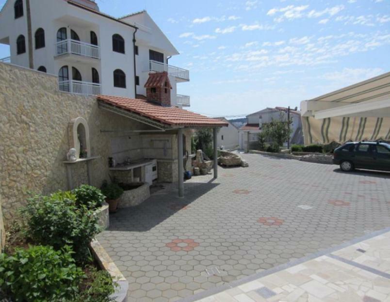 Apartmani Jureta Okrug Gornji Exterior foto