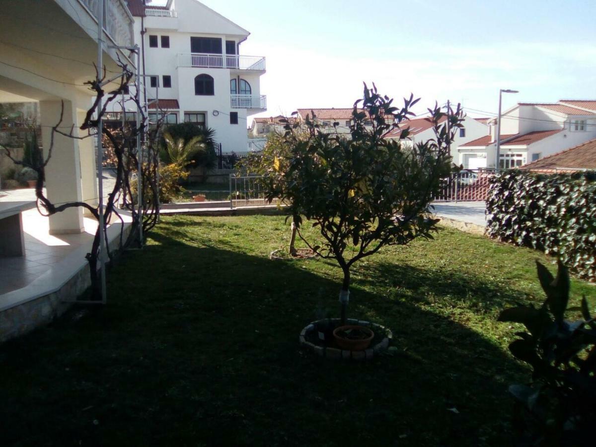 Apartmani Jureta Okrug Gornji Exterior foto