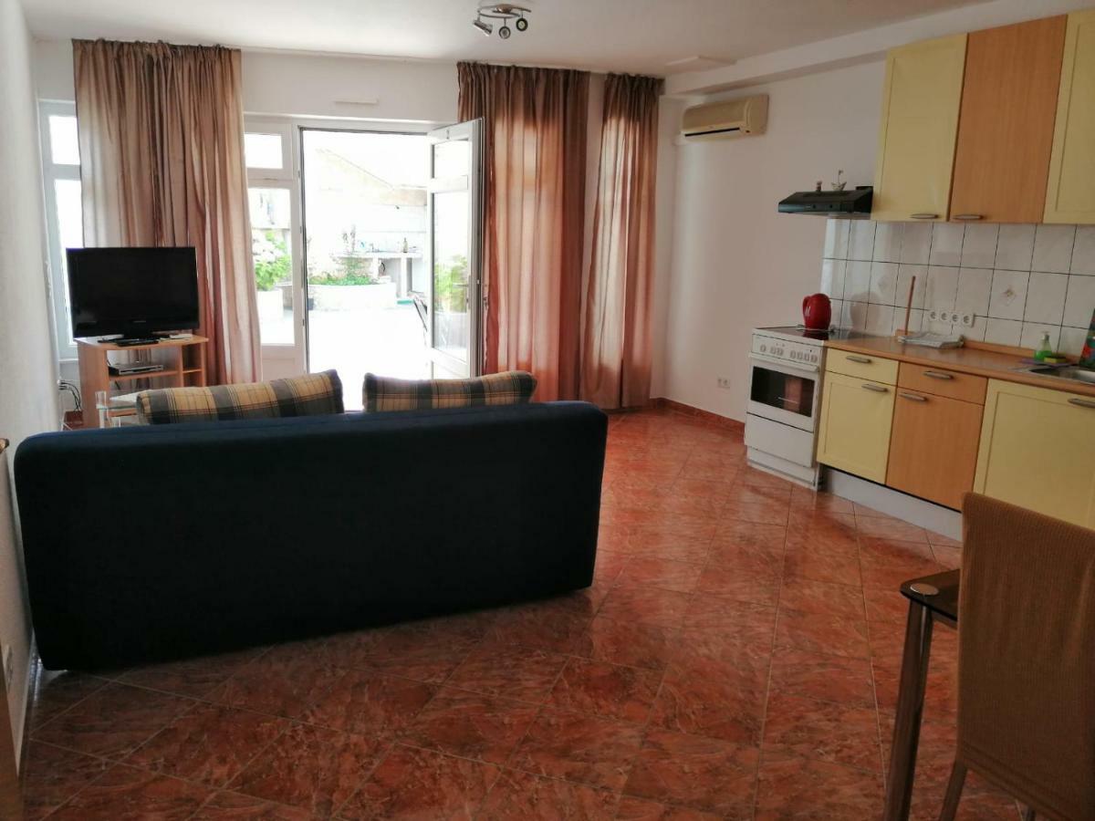 Apartmani Jureta Okrug Gornji Exterior foto
